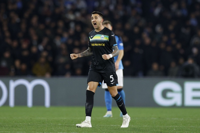 包含今晨拉齐奥更衣室发声：欧冠节点到来，气氛紧张，赛程密集仍需轮换的词条